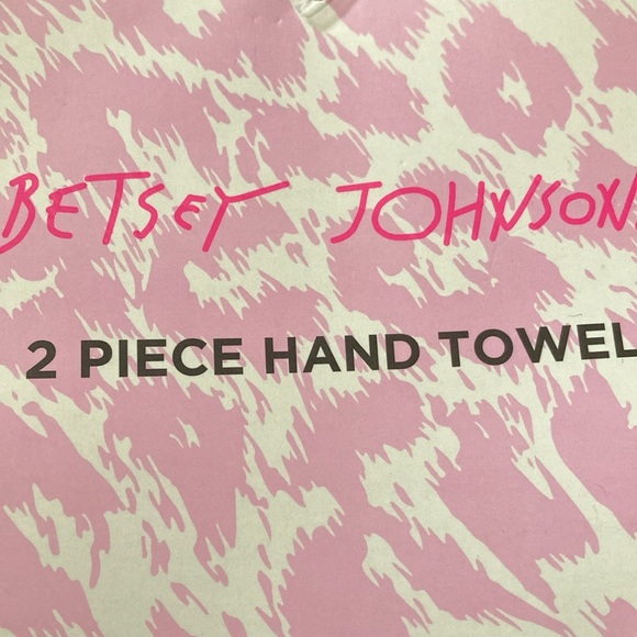 Betsey Johnson ROSES FOR YOU 2 Bath Towels/2 Hand Towels Set NEW - Picture 5 of 10